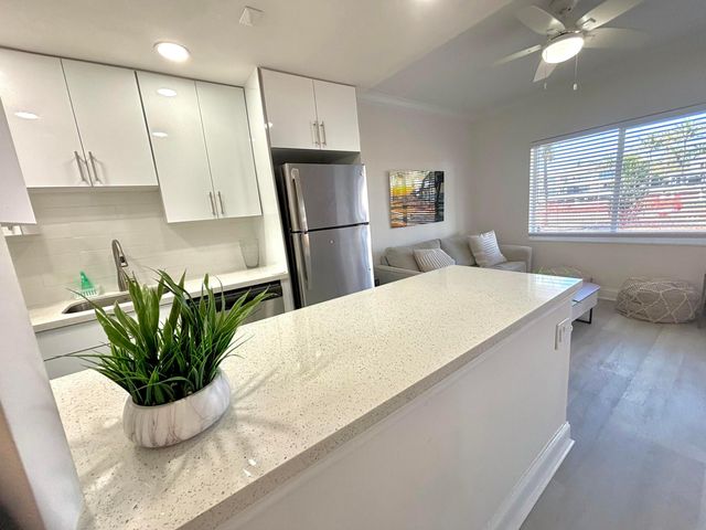 1035 Spanish River Road 108, Boca Raton, FL 33432