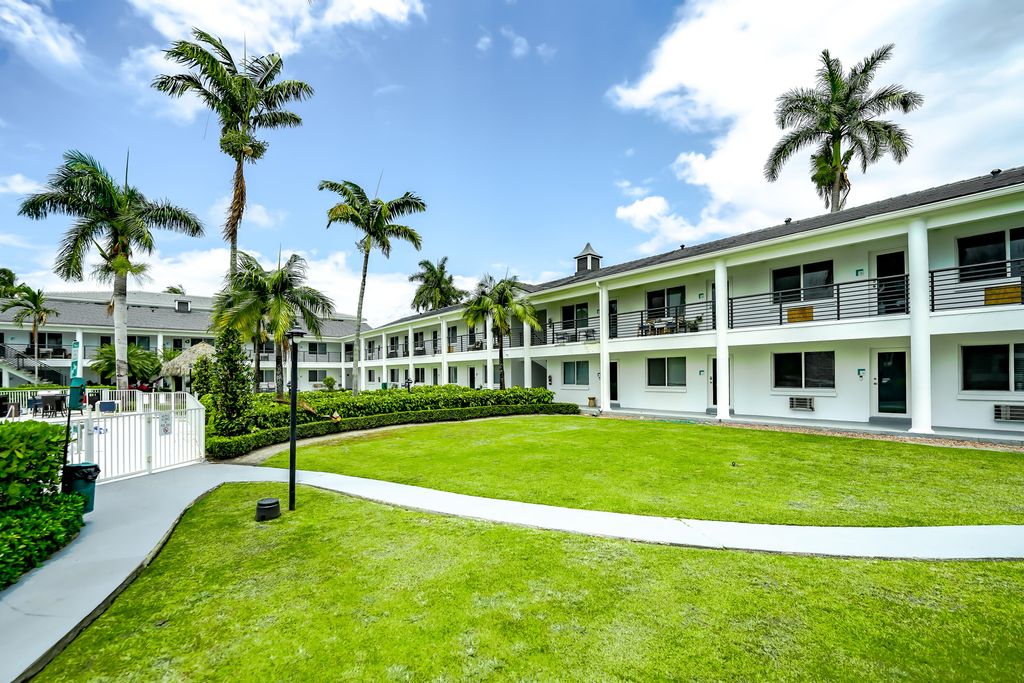 1035 Spanish River Road 108, Boca Raton, FL 33432