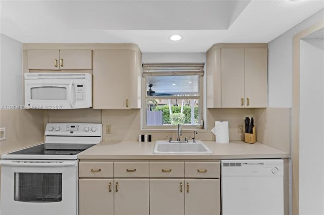 437 NE 107th St, Miami, FL 33161