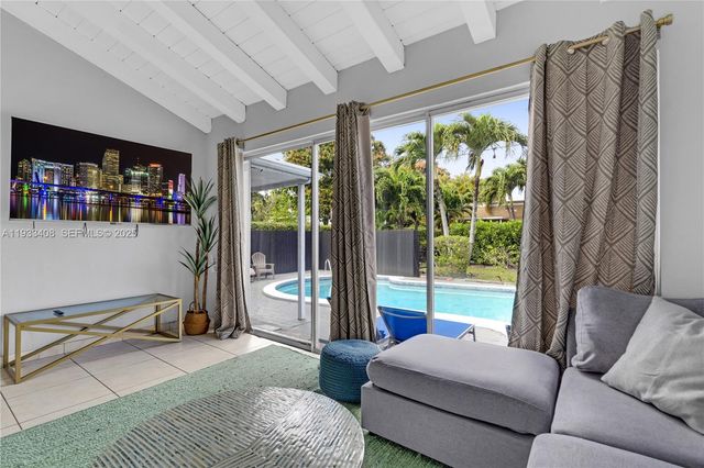 437 NE 107th St, Miami, FL 33161