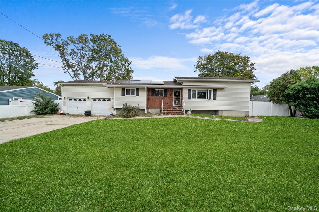 99 Brooklyn Avenue, West Babylon, NY 11704