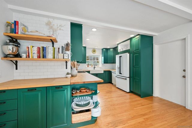 5759 Calvin, San Diego, CA 92120