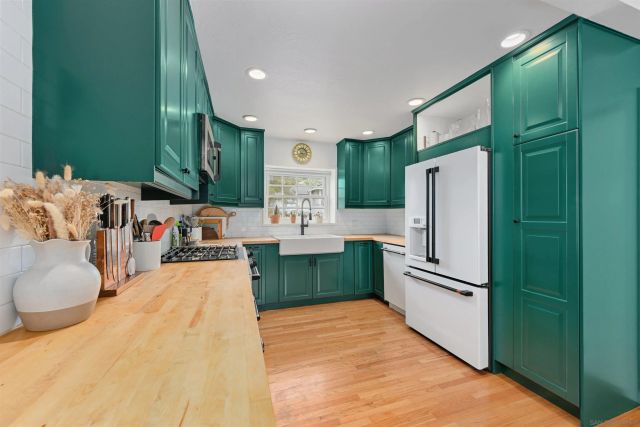 5759 Calvin, San Diego, CA 92120