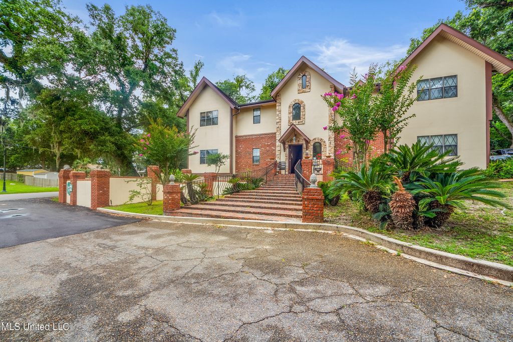 526 N 2nd Street, Bay Saint Louis, MS 39520