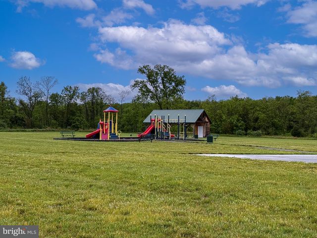 14 SNICKERS CT, Martinsburg, WV 25403