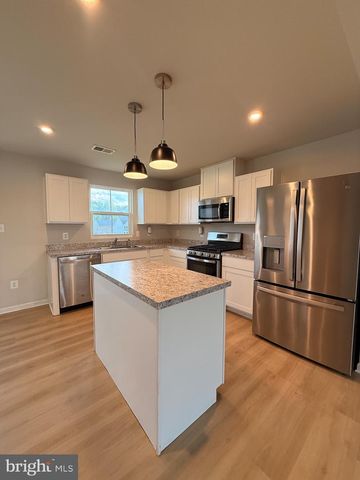 14 SNICKERS CT, Martinsburg, WV 25403