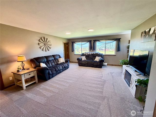 2310 Umptanum Road, Ellensburg, WA 98926