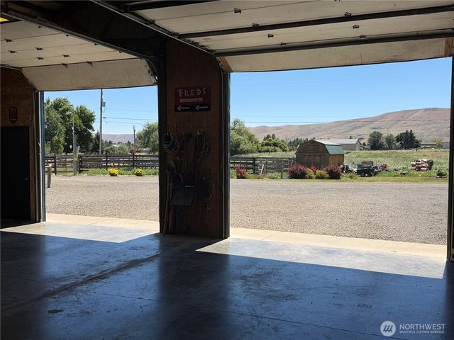 2310 Umptanum Road, Ellensburg, WA 98926