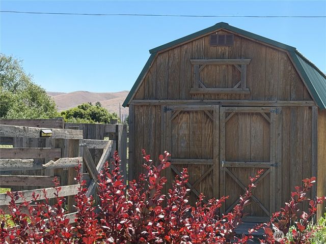 2310 Umptanum Road, Ellensburg, WA 98926