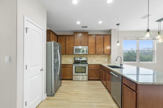 10824 Dinah DR, Austin, TX 78748