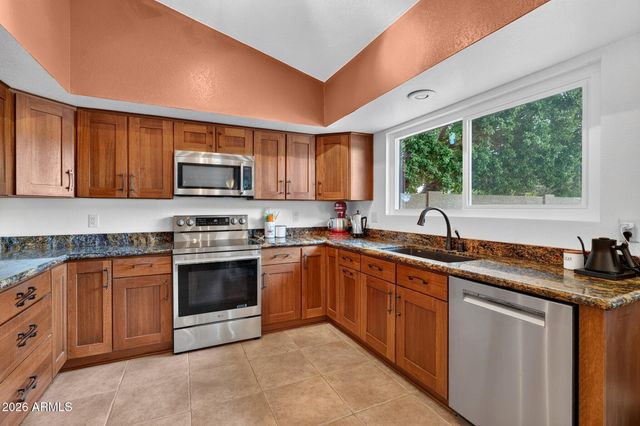 2709 E THUNDERHILL Place, Phoenix, AZ 85048