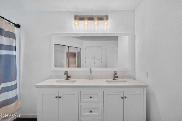 2709 E THUNDERHILL Place, Phoenix, AZ 85048