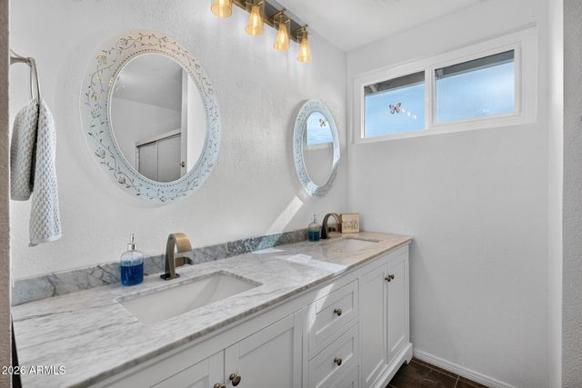 2709 E THUNDERHILL Place, Phoenix, AZ 85048