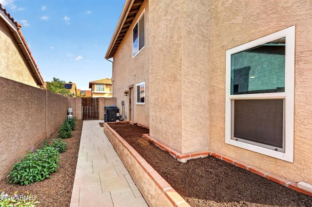 2709 E THUNDERHILL Place, Phoenix, AZ 85048