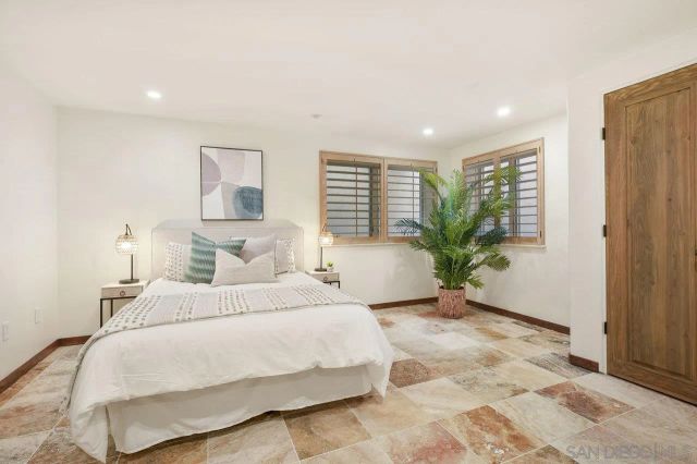 126 7th St, Del Mar, CA 92014