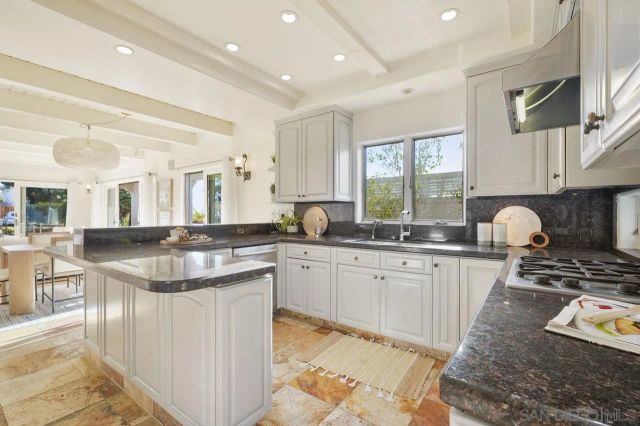 126 7th St, Del Mar, CA 92014