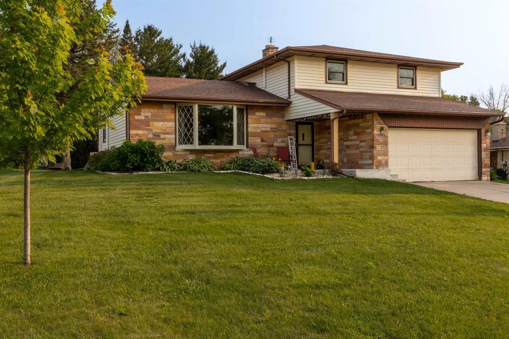 2932 SUZANNE COURT, Green Bay, WI 54311