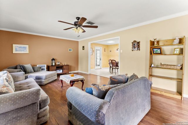 114 Nueces, Seguin, TX 78155