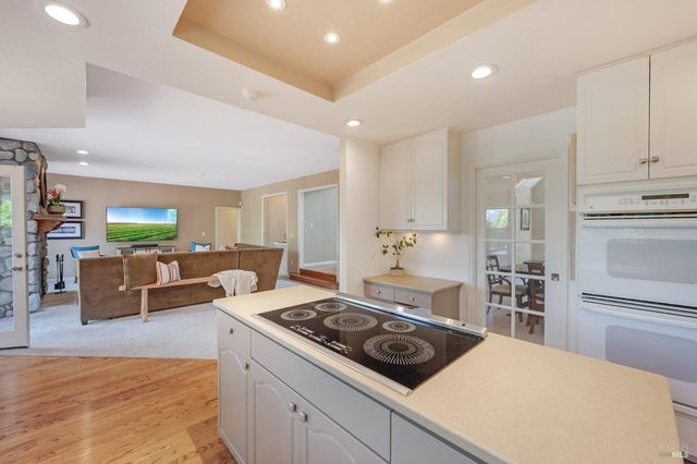 1508 Ronne Dr, Santa Rosa, CA 95404