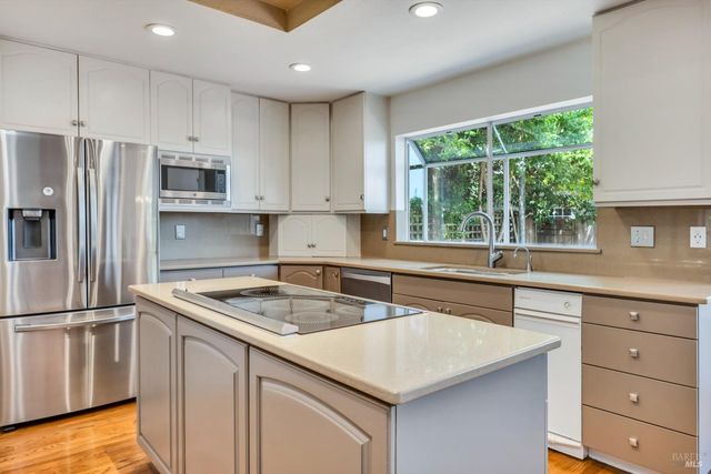 1508 Ronne Dr, Santa Rosa, CA 95404