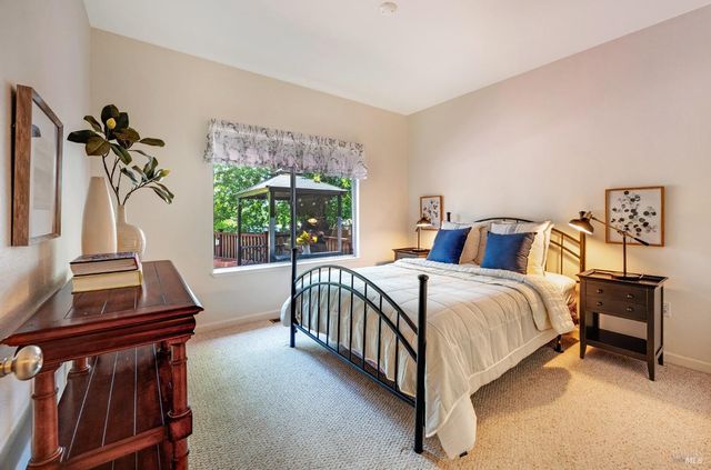 1508 Ronne Dr, Santa Rosa, CA 95404