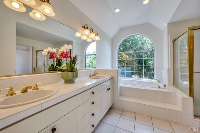 1508 Ronne Dr, Santa Rosa, CA 95404