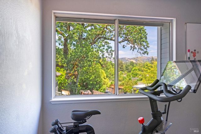 1508 Ronne Dr, Santa Rosa, CA 95404