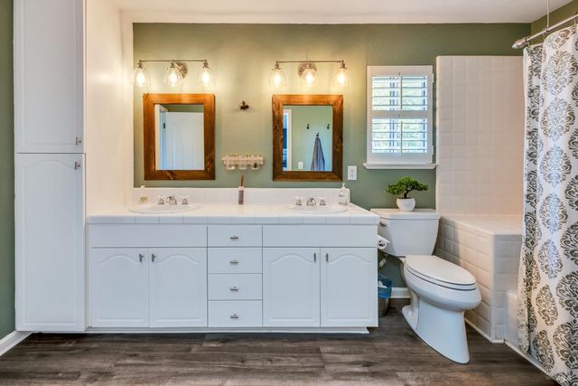 1508 Ronne Dr, Santa Rosa, CA 95404