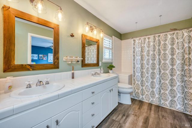 1508 Ronne Dr, Santa Rosa, CA 95404