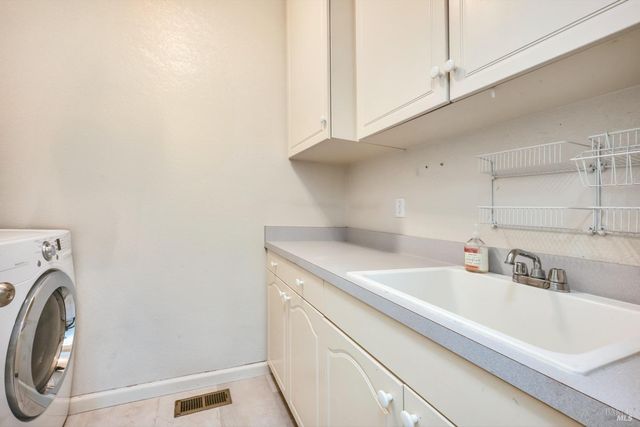 1508 Ronne Dr, Santa Rosa, CA 95404