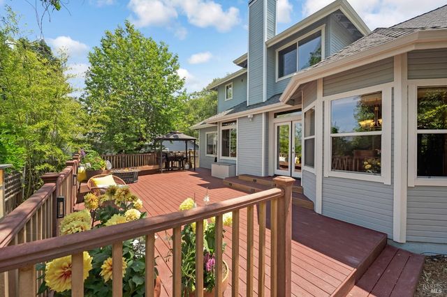 1508 Ronne Dr, Santa Rosa, CA 95404