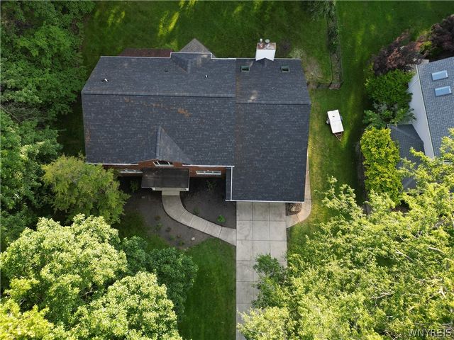 200 Deerwood Lane, Grand Island, NY 14072