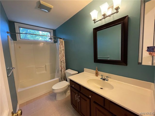 200 Deerwood Lane, Grand Island, NY 14072