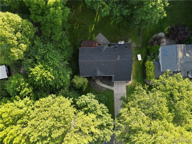 200 Deerwood Lane, Grand Island, NY 14072