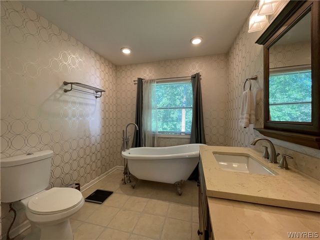 200 Deerwood Lane, Grand Island, NY 14072