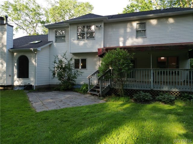200 Deerwood Lane, Grand Island, NY 14072