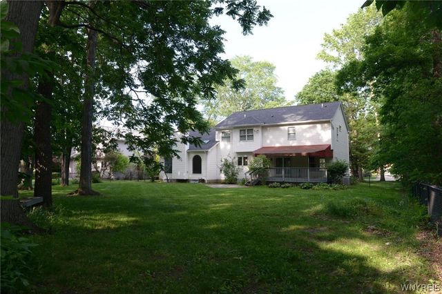 200 Deerwood Lane, Grand Island, NY 14072