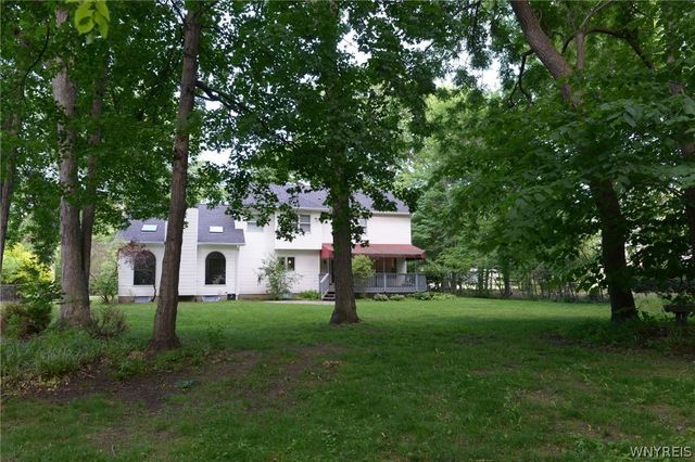 200 Deerwood Lane, Grand Island, NY 14072