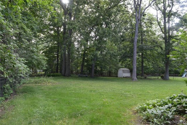 200 Deerwood Lane, Grand Island, NY 14072