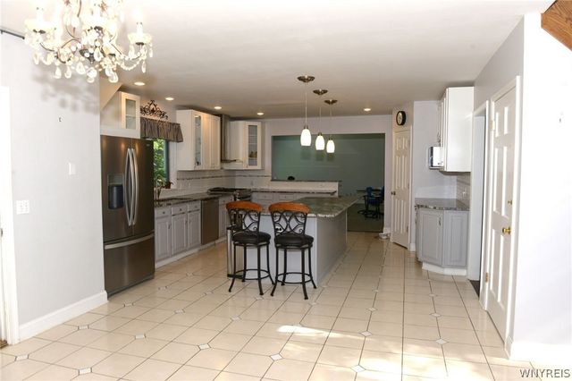 200 Deerwood Lane, Grand Island, NY 14072