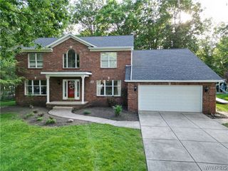 200 Deerwood Lane, Grand Island, NY 14072