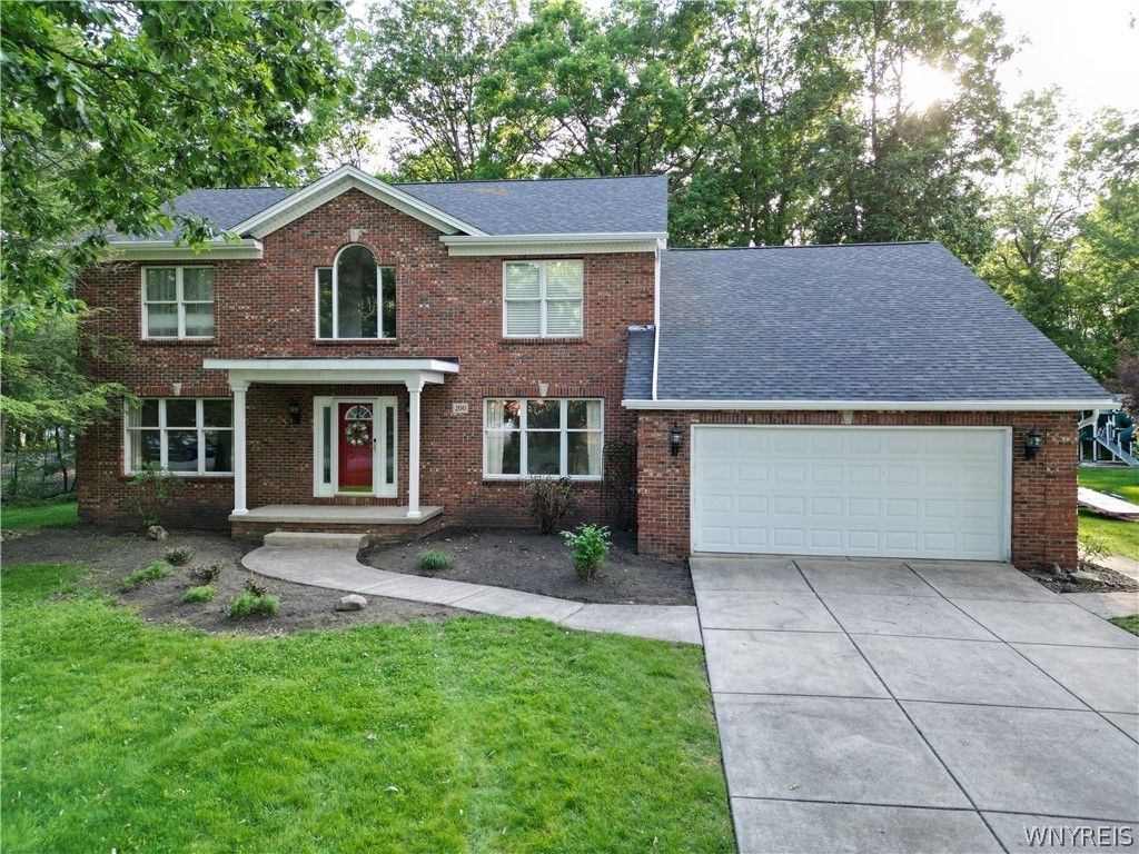 200 Deerwood Lane, Grand Island, NY 14072