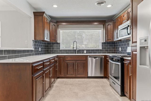 134 Longridge Dr, San Antonio, TX 78228