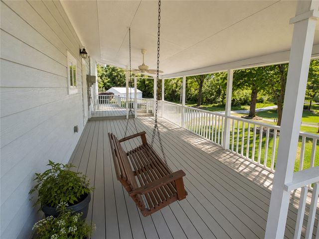 21385 Griggs Road, Springdale, AR 72762