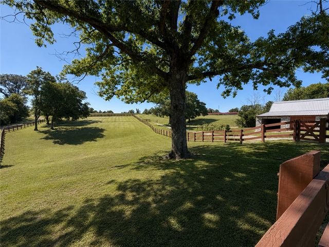 21385 Griggs Road, Springdale, AR 72762