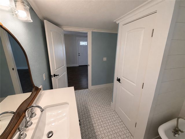 21385 Griggs Road, Springdale, AR 72762