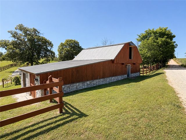 21385 Griggs Road, Springdale, AR 72762