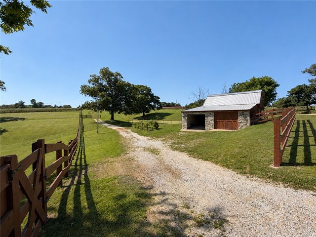 21385 Griggs Road, Springdale, AR 72762