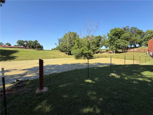 21385 Griggs Road, Springdale, AR 72762