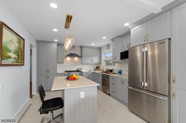 41 Cooper Ave, Roseland Boro, NJ 07068
